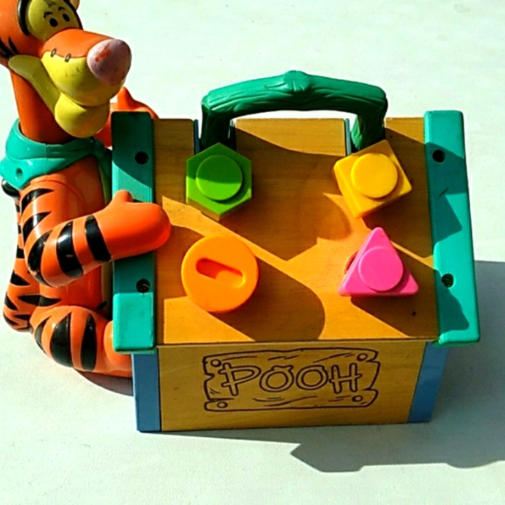 🛠   Tigger & Winnie The Pooh Toy Tool Box  2000 🍯